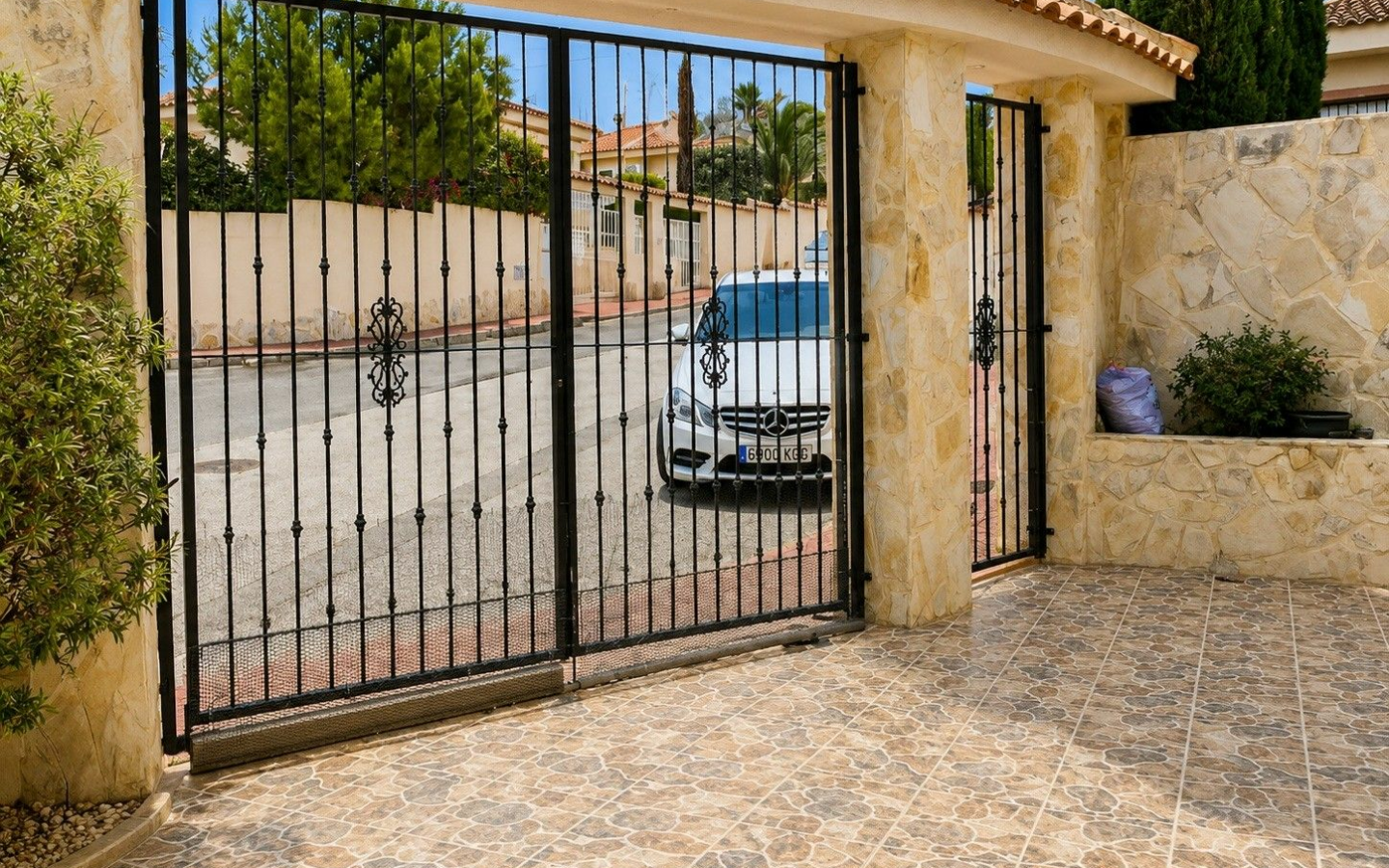 4-bedroom Villa In Rojales, Spain (175 M²)