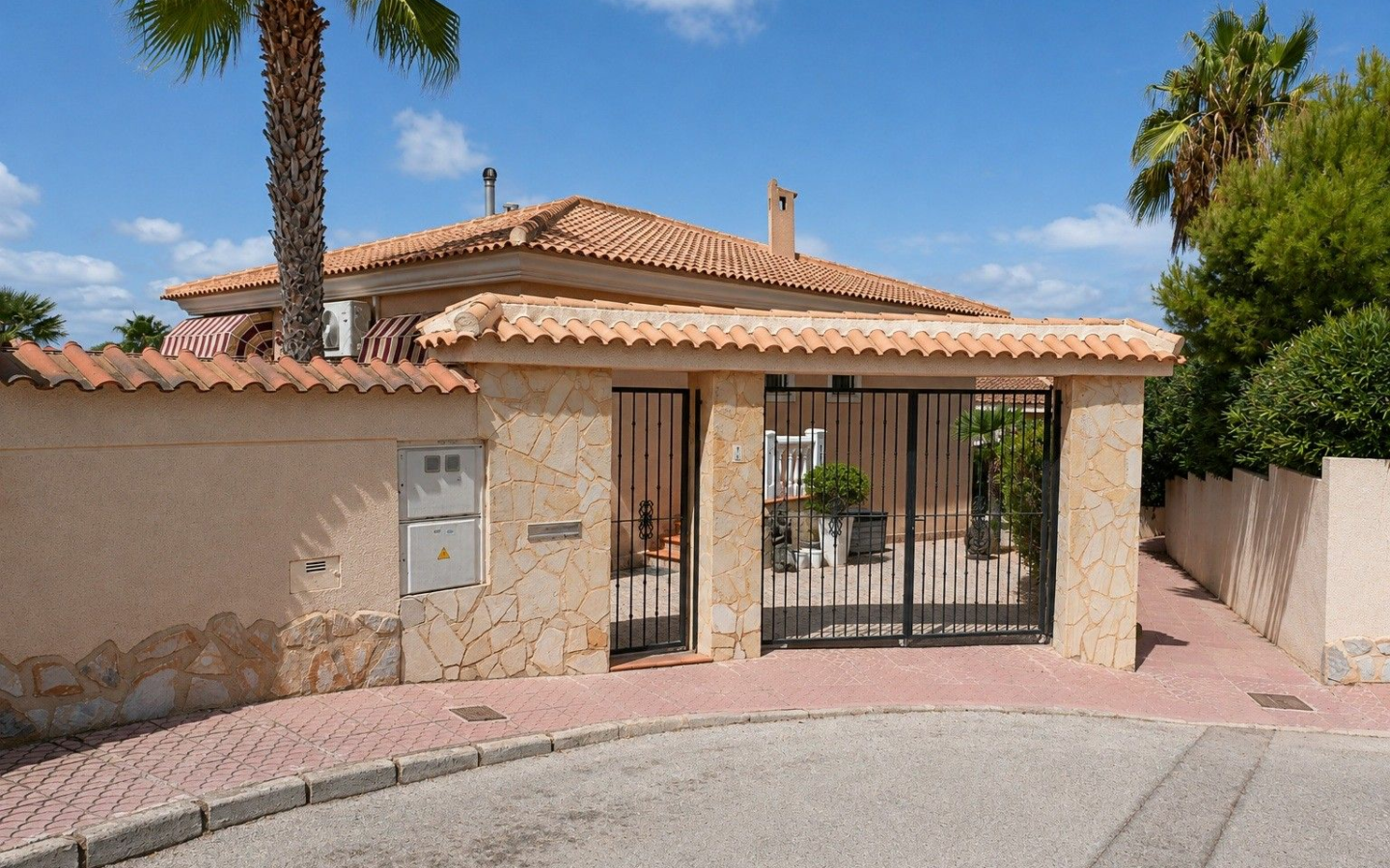 4-bedroom Villa In Rojales, Spain (175 M²)