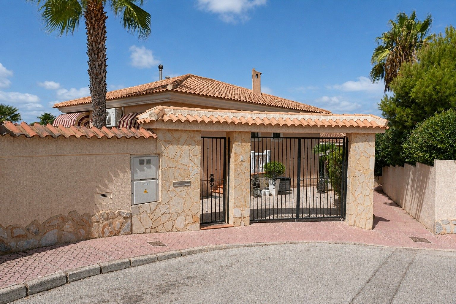 4-5-b42b6e 4-bedroom Villa In Rojales, Spain (175 M²)