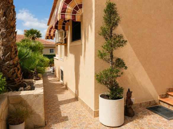4-bedroom Villa In Rojales, Spain (175 M²)
