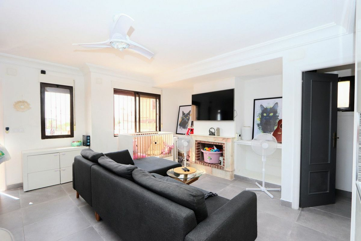 2-bedroom Villa In Orihuela Costa, Spain (85 M²)