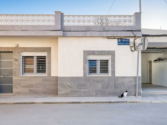 3-bedroom Semi In San Cayetano, Spain (173 M²)
