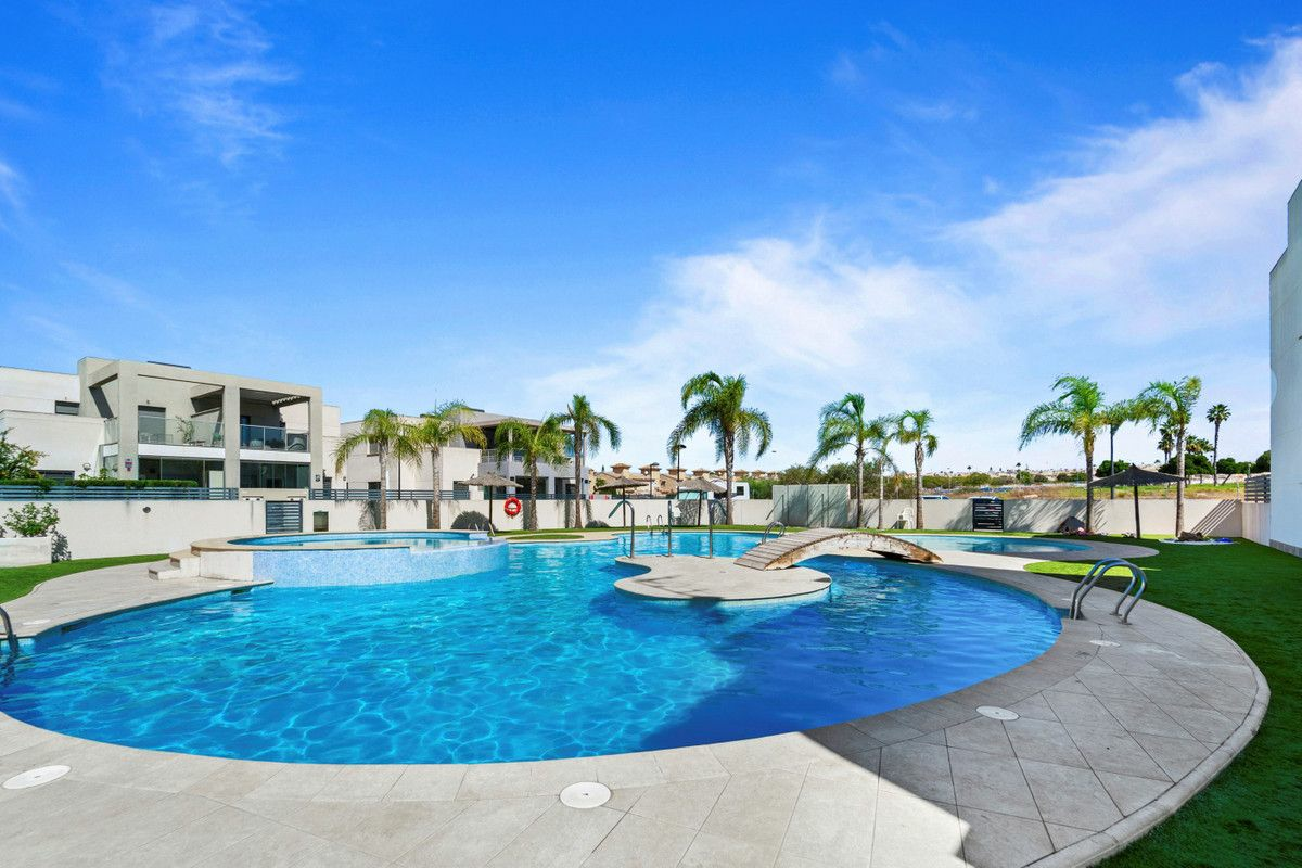 2-bedroom Apartment In Torrevieja, Spain (57 M²)