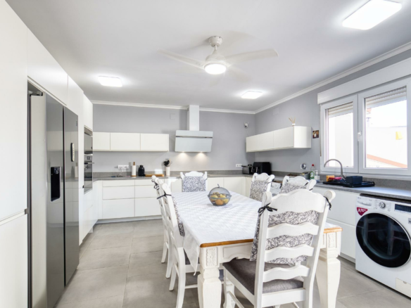 3-bedroom Semi In San Cayetano, Spain (173 M²)