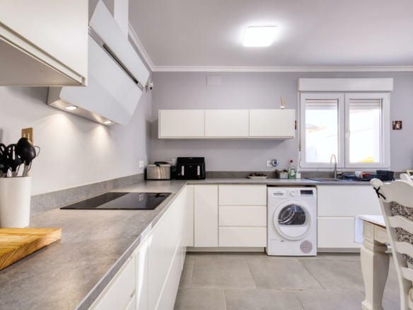 3-bedroom Semi In San Cayetano, Spain (173 M²)