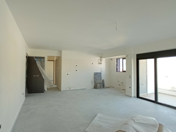 3-bedroom Maisonette In Peristeri, Greece (105 M²)