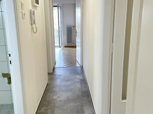 2-bedroom Flat In Goudi, Greece (82 M²)