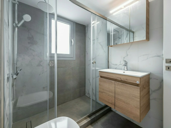 2-bedroom Flat In Vouliagmeni, Greece (70 M²)