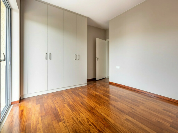 2-bedroom Flat In Vouliagmeni, Greece (70 M²)