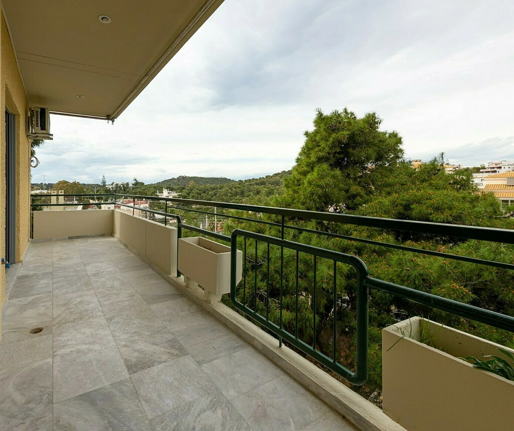 2-bedroom Flat In Vouliagmeni, Greece (70 M²)