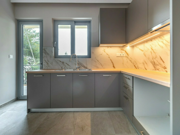 2-bedroom Flat In Vouliagmeni, Greece (70 M²)