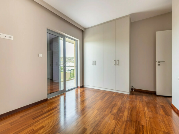 2-bedroom Flat In Vouliagmeni, Greece (70 M²)