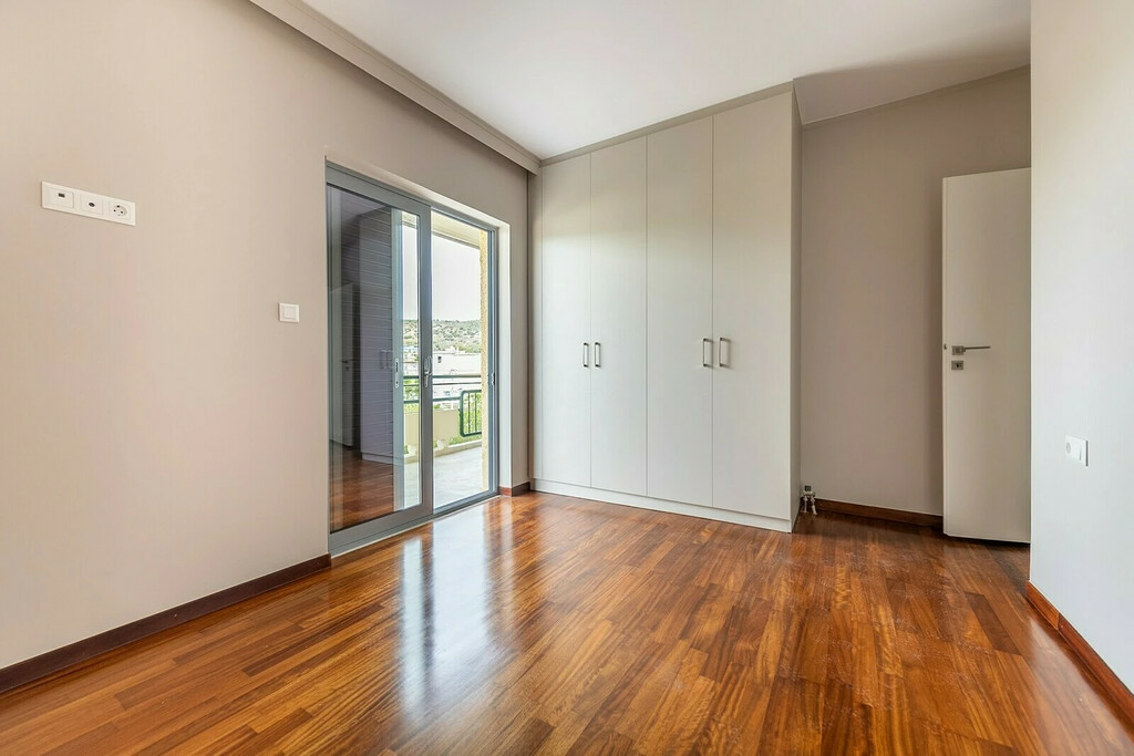 2-bedroom Flat In Vouliagmeni, Greece (70 M²)