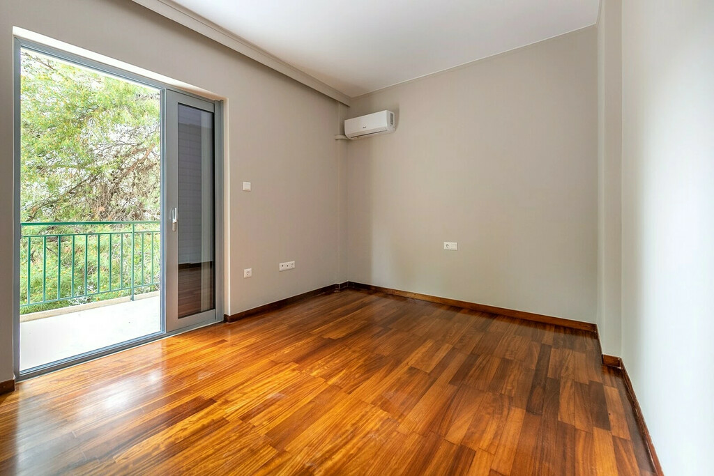 2-bedroom Flat In Vouliagmeni, Greece (70 M²)