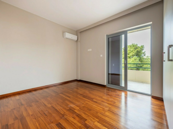 2-bedroom Flat In Vouliagmeni, Greece (70 M²)