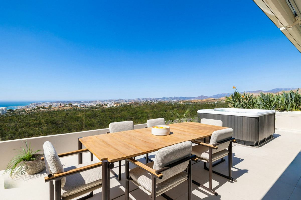 3-bedroom Apartment In Fuengirola, Spain (128 M²)