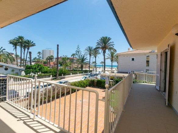 5-bedroom Villa In Torrevieja, Spain (293 M²)