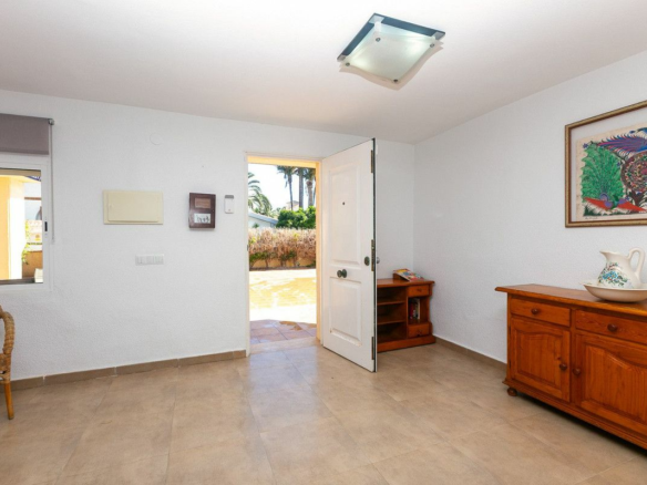 5-bedroom Villa In Torrevieja, Spain (293 M²)