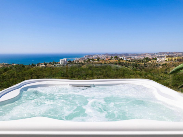 3-bedroom Apartment In Fuengirola, Spain (128 M²)