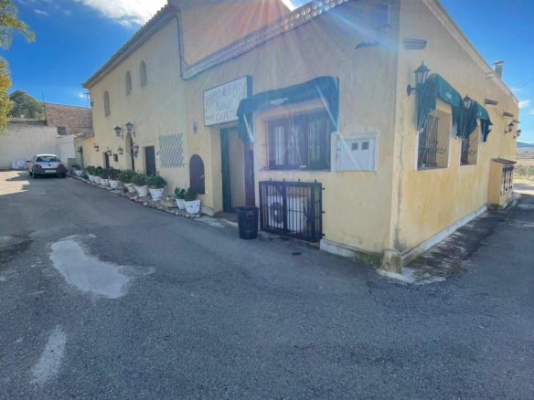 6-bedroom Country House In Ca&ntilde;ada Del Trigo, Spain (400 M²)