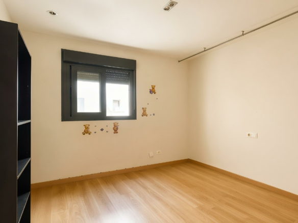 3-bedroom Flat In Elche, Spain (86 M²)