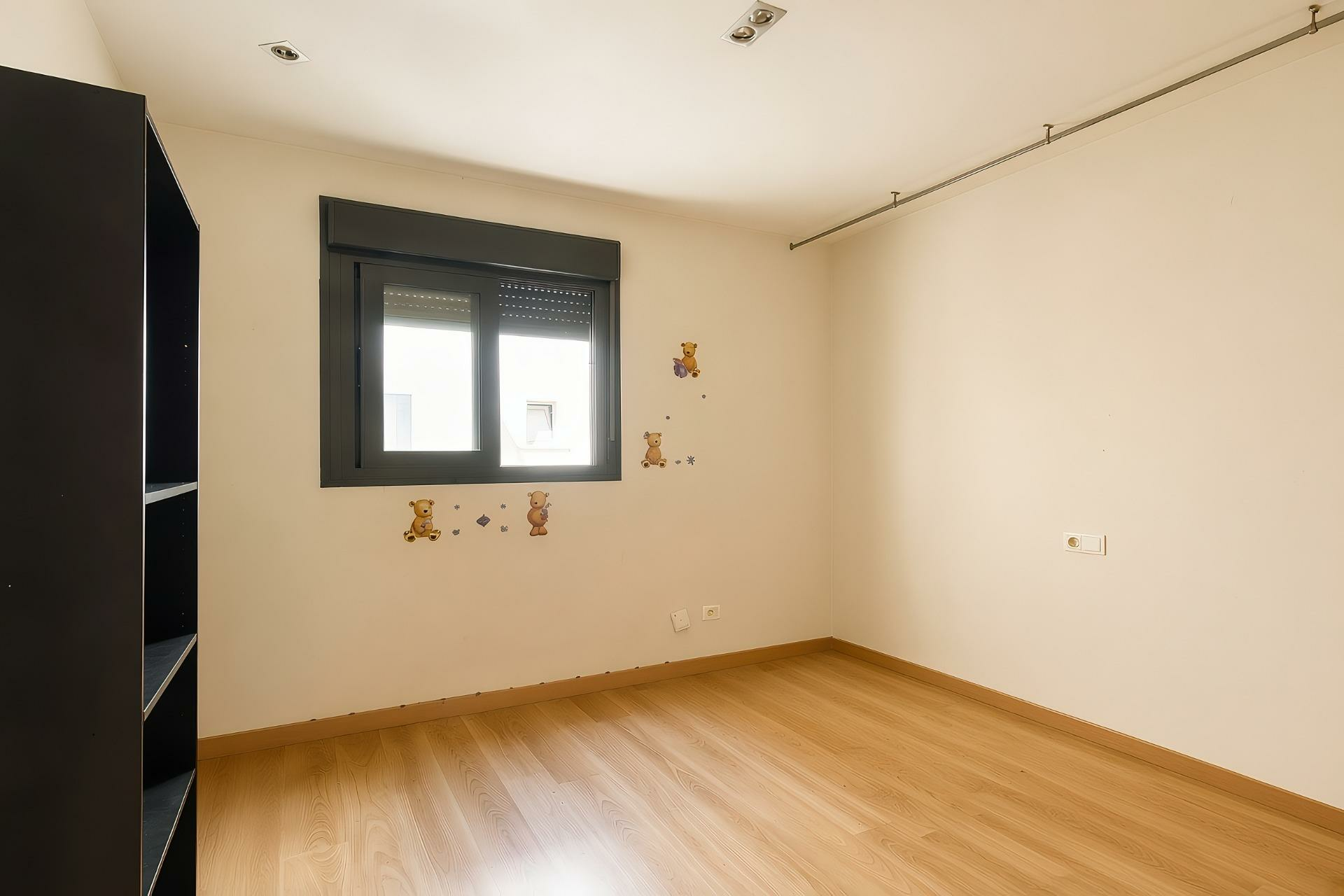 7-10-e17329 3-bedroom Flat In Elche, Spain (86 M²)