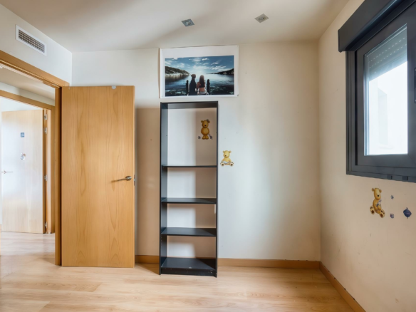 3-bedroom Flat In Elche, Spain (86 M²)