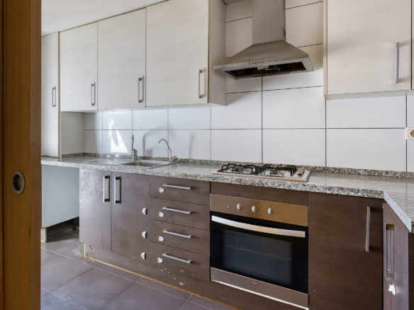 3-bedroom Flat In Elche, Spain (86 M²)