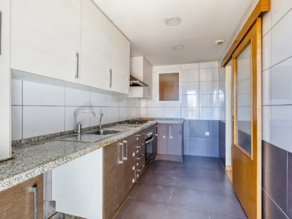 3-bedroom Flat In Elche, Spain (86 M²)