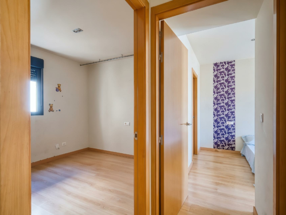 3-bedroom Flat In Elche, Spain (86 M²)