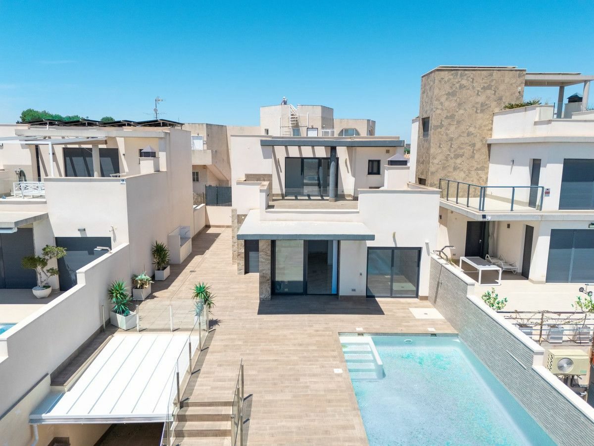 3-bedroom Villa In San Miguel De Salinas, Spain (210 M²)