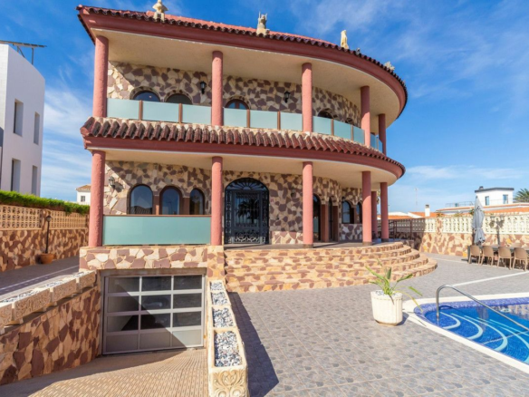 4-bedroom Villa In Orihuela Costa, Spain (624 M²)