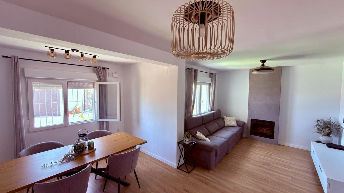 4-bedroom Villa In San Vicente Del Raspeig, Spain (168 M²)