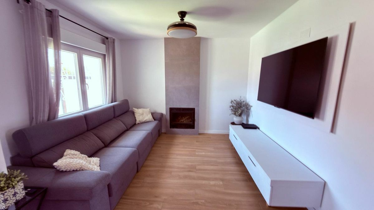 4-bedroom Villa In San Vicente Del Raspeig, Spain (168 M²)