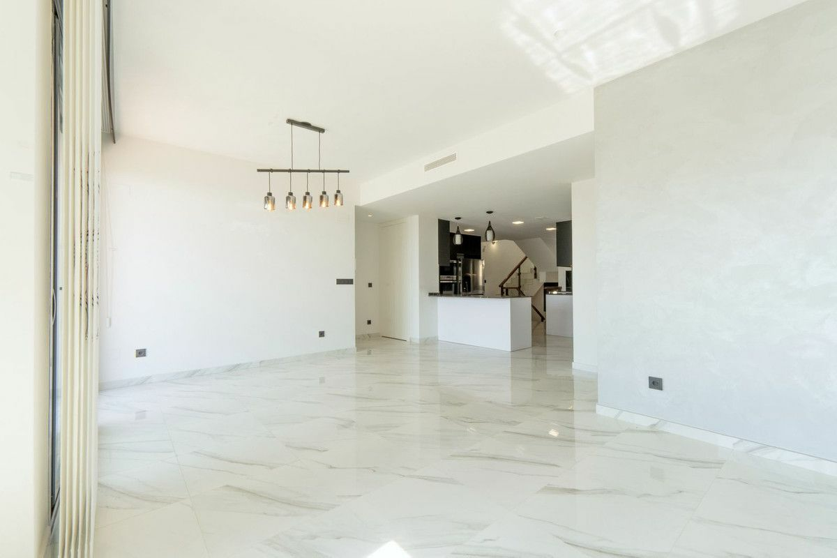 3-bedroom Villa In San Miguel De Salinas, Spain (210 M²)