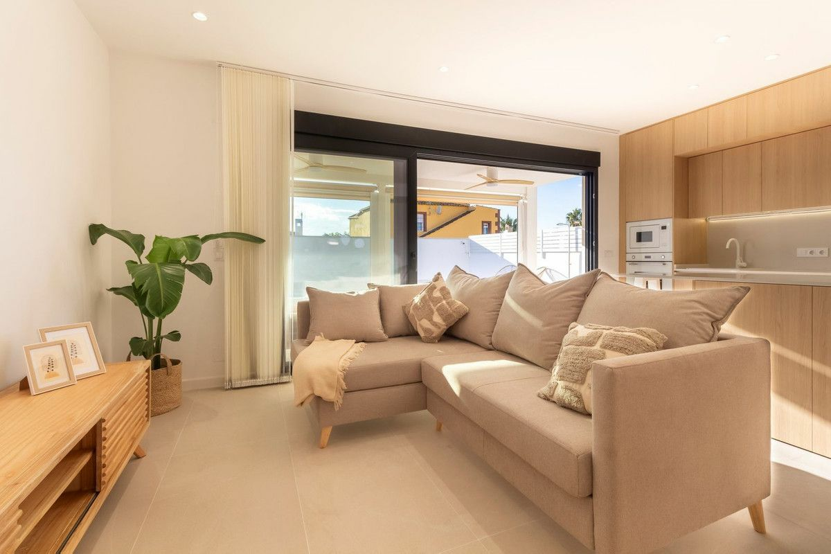 3-bedroom Villa In Torrevieja, Spain (102 M²)