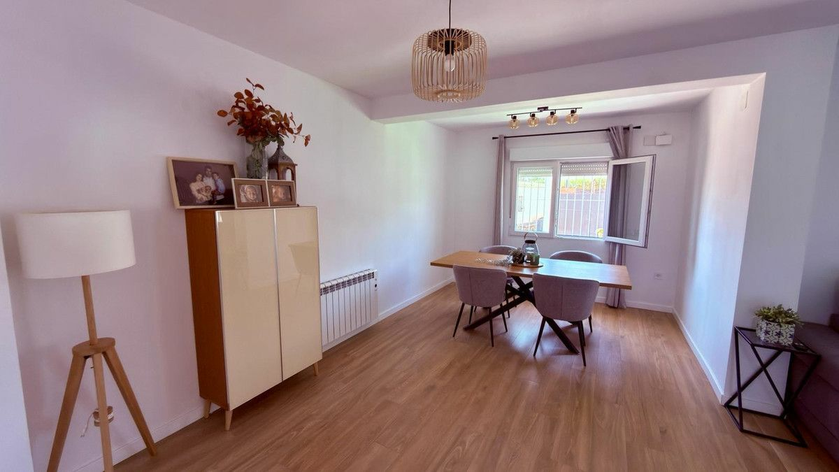 4-bedroom Villa In San Vicente Del Raspeig, Spain (168 M²)