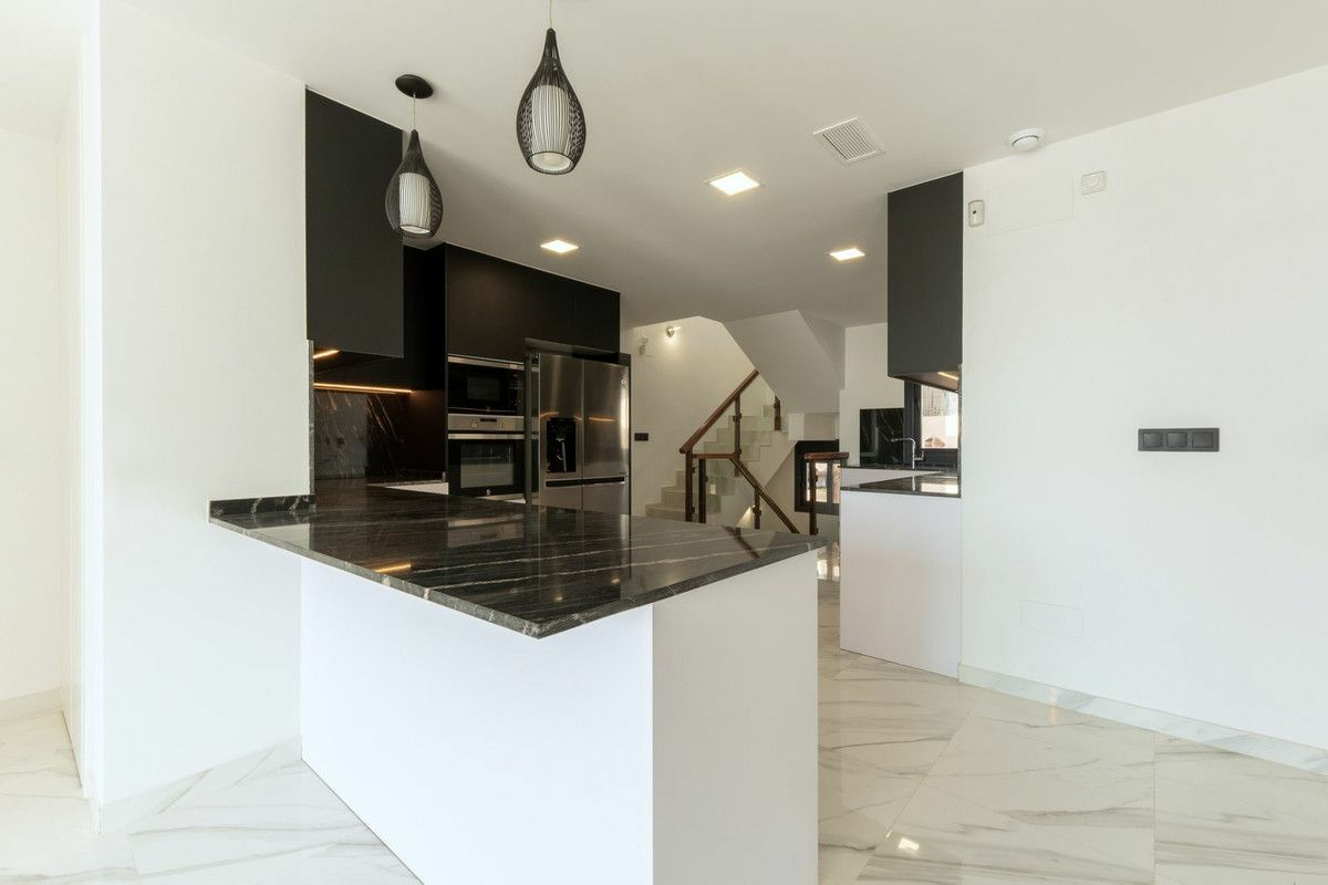 3-bedroom Villa In San Miguel De Salinas, Spain (210 M²)