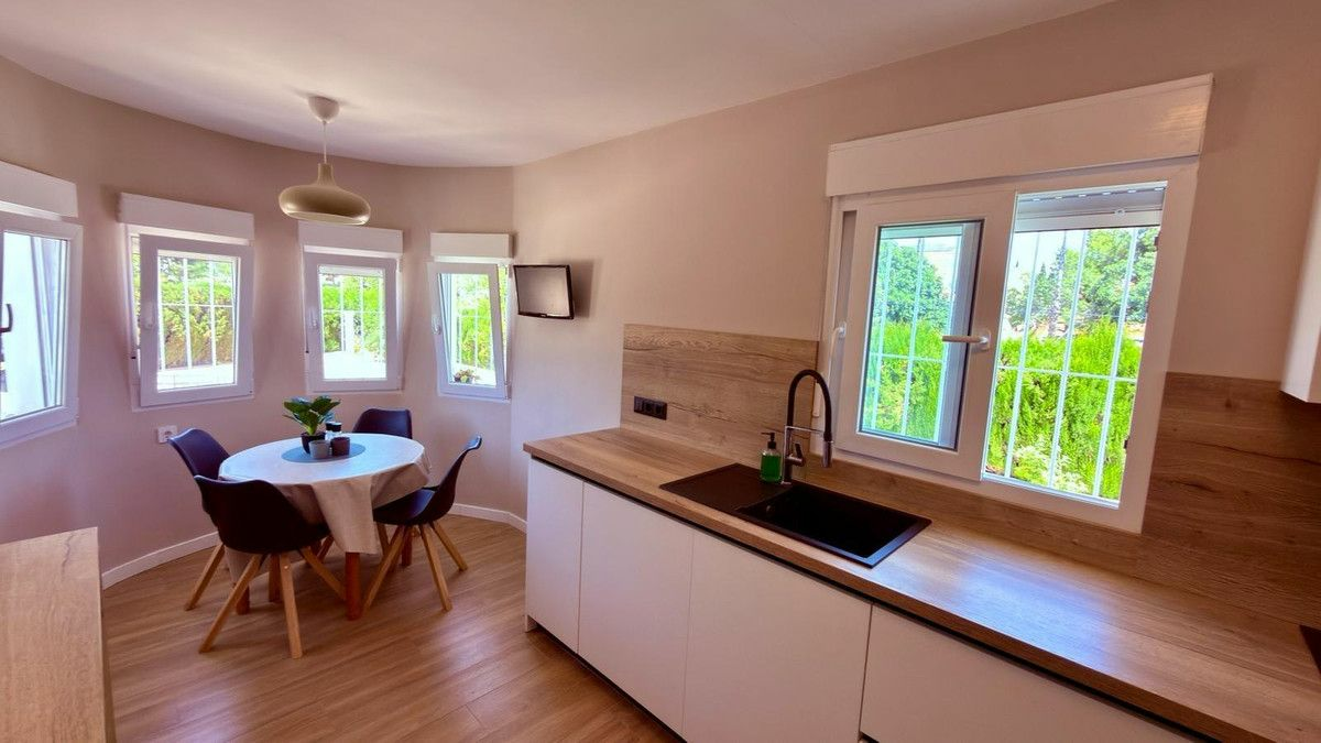 4-bedroom Villa In San Vicente Del Raspeig, Spain (168 M²)