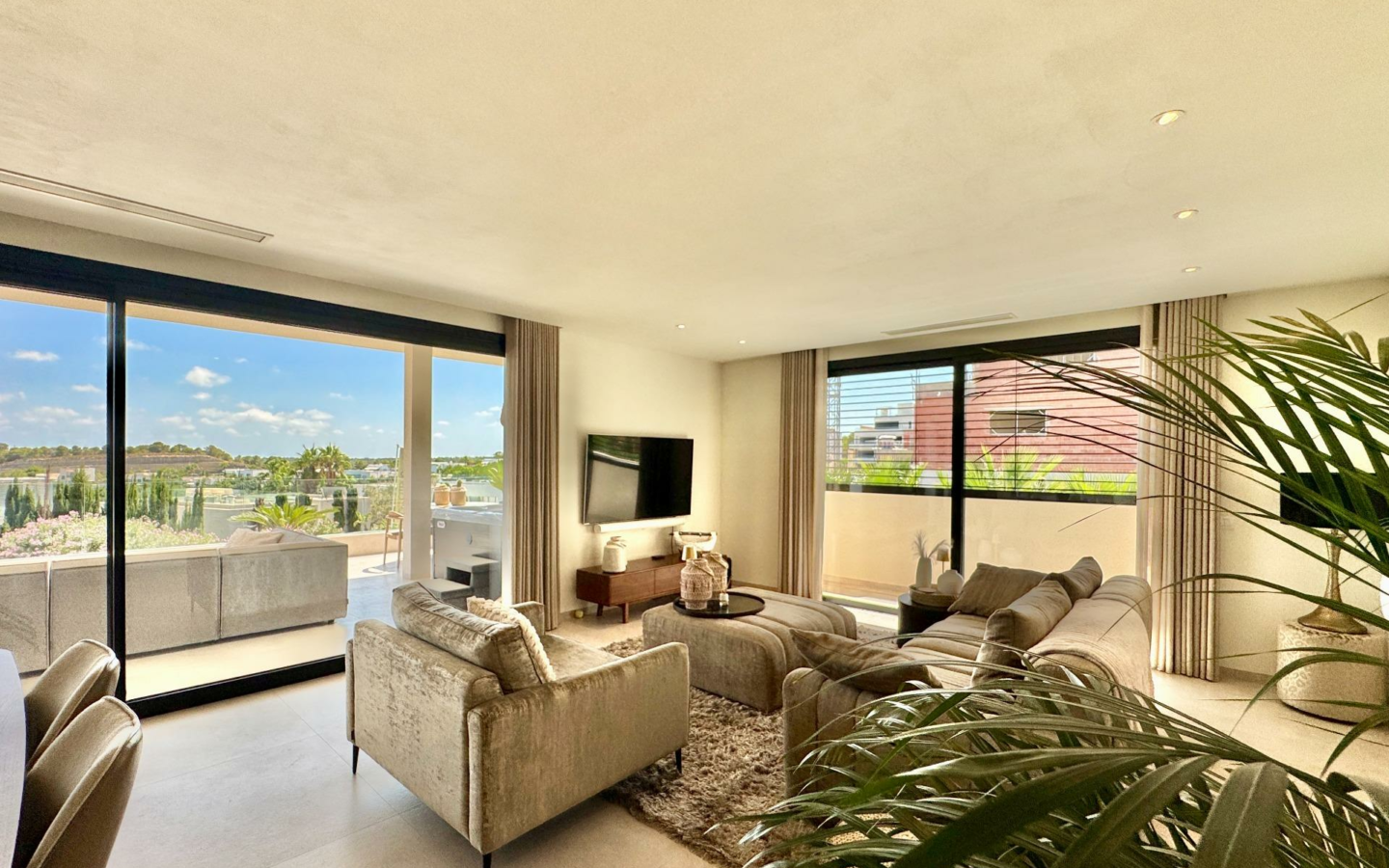 3-bedroom Apartment In Orihuela, Spain (220 M²)