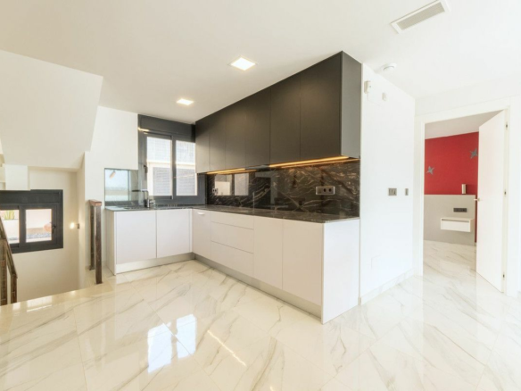 3-bedroom Villa In San Miguel De Salinas, Spain (210 M²)