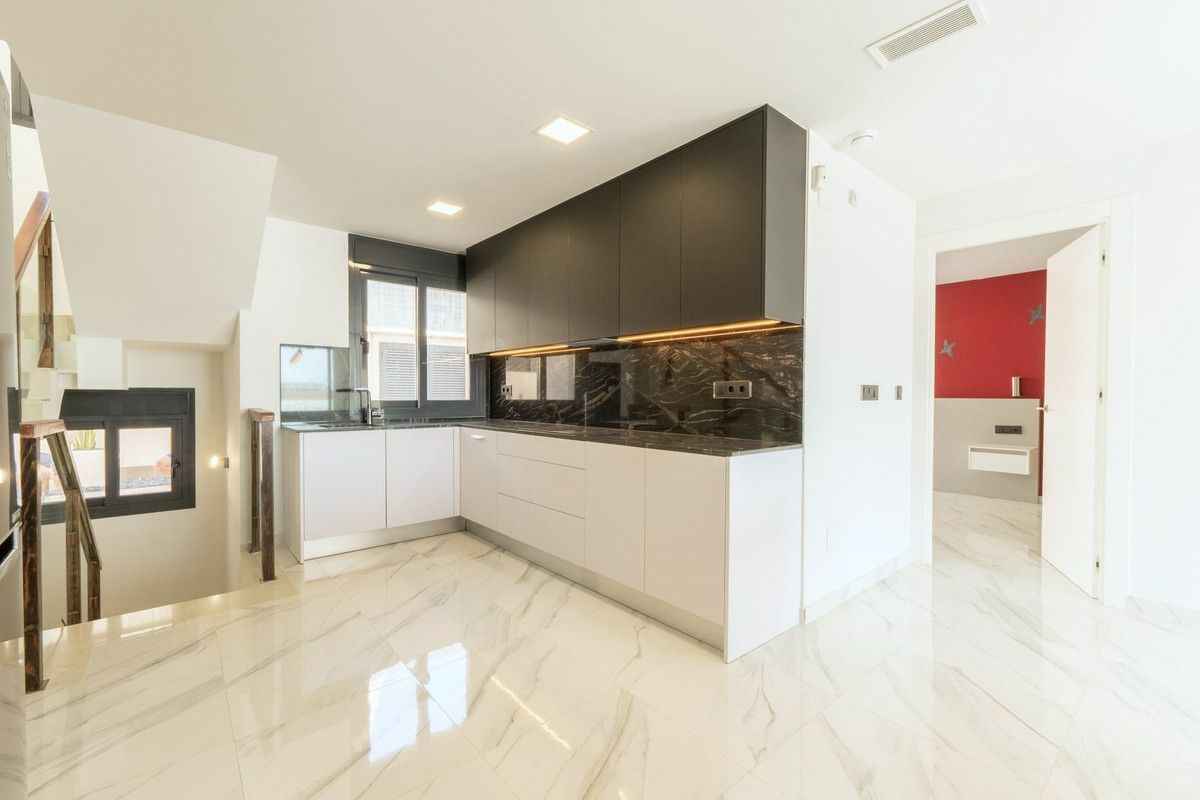 3-bedroom Villa In San Miguel De Salinas, Spain (210 M²)