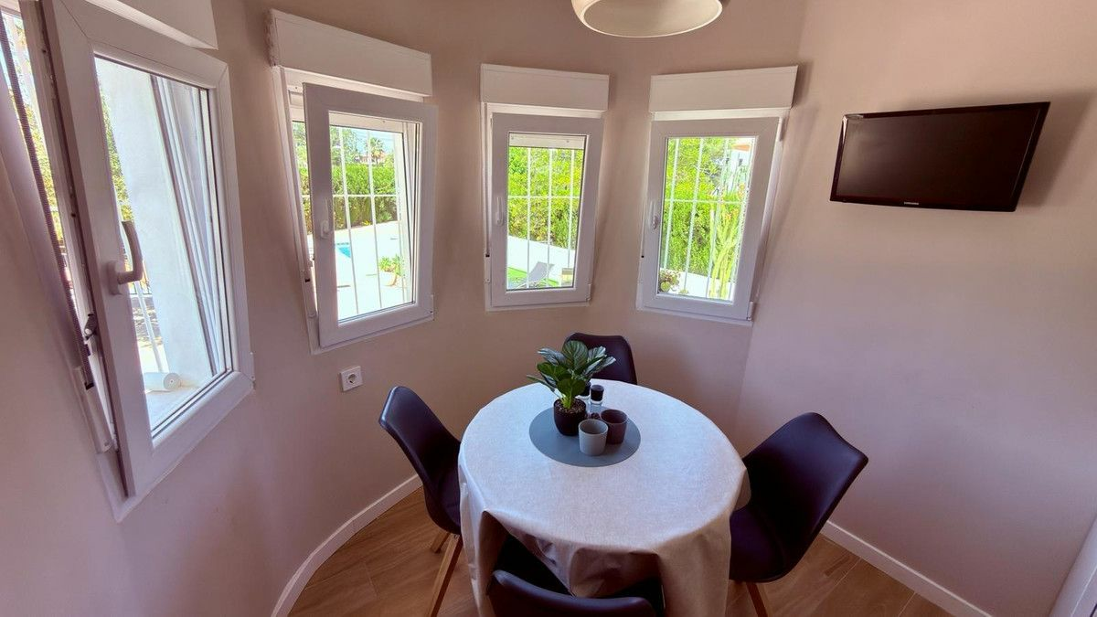 4-bedroom Villa In San Vicente Del Raspeig, Spain (168 M²)