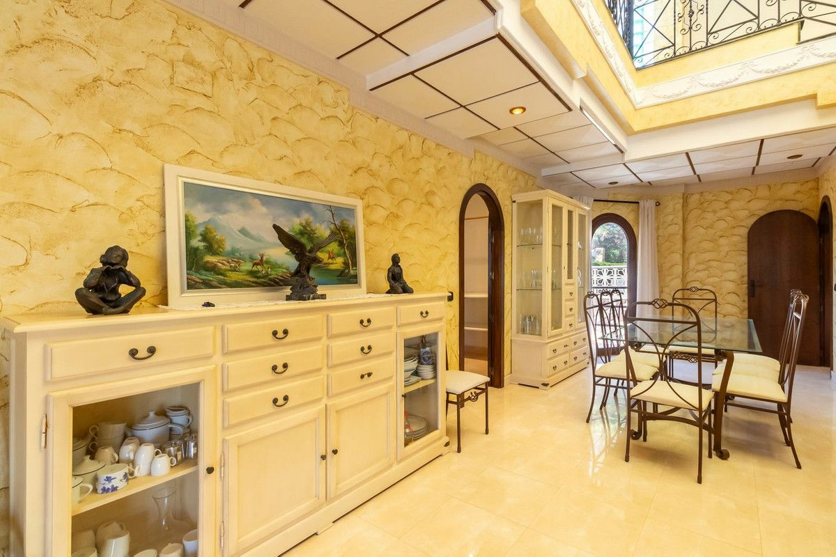 4-bedroom Villa In Orihuela Costa, Spain (624 M²)