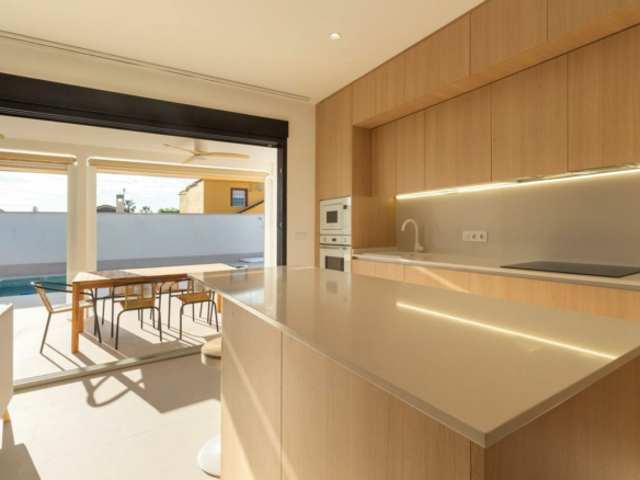 3-bedroom Villa In Torrevieja, Spain (102 M²)