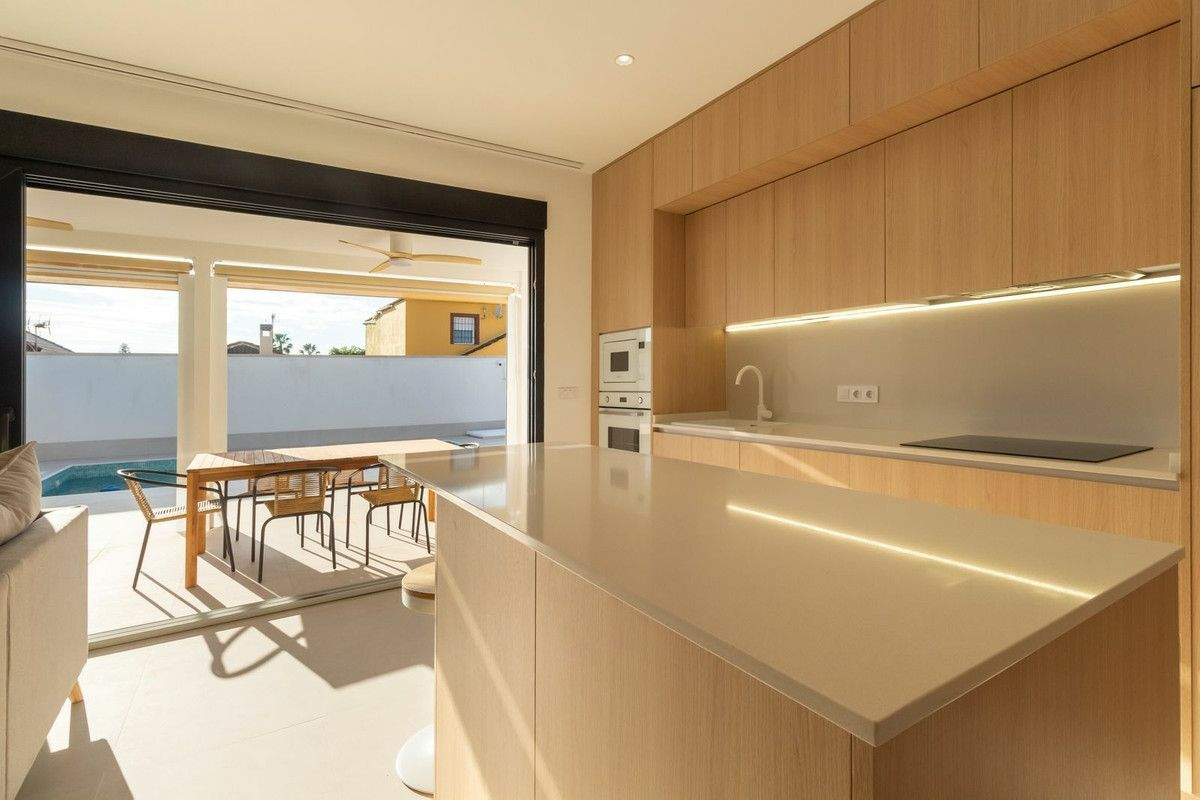 3-bedroom Villa In Torrevieja, Spain (102 M²)
