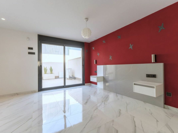 3-bedroom Villa In San Miguel De Salinas, Spain (210 M²)