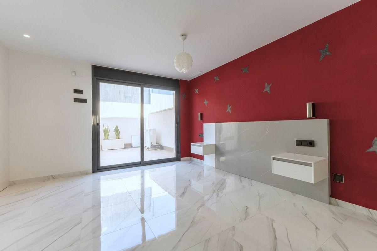 3-bedroom Villa In San Miguel De Salinas, Spain (210 M²)