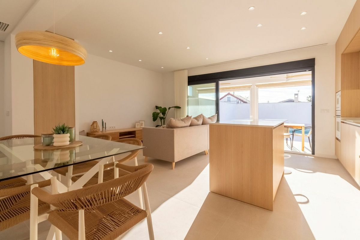 3-bedroom Villa In Torrevieja, Spain (102 M²)