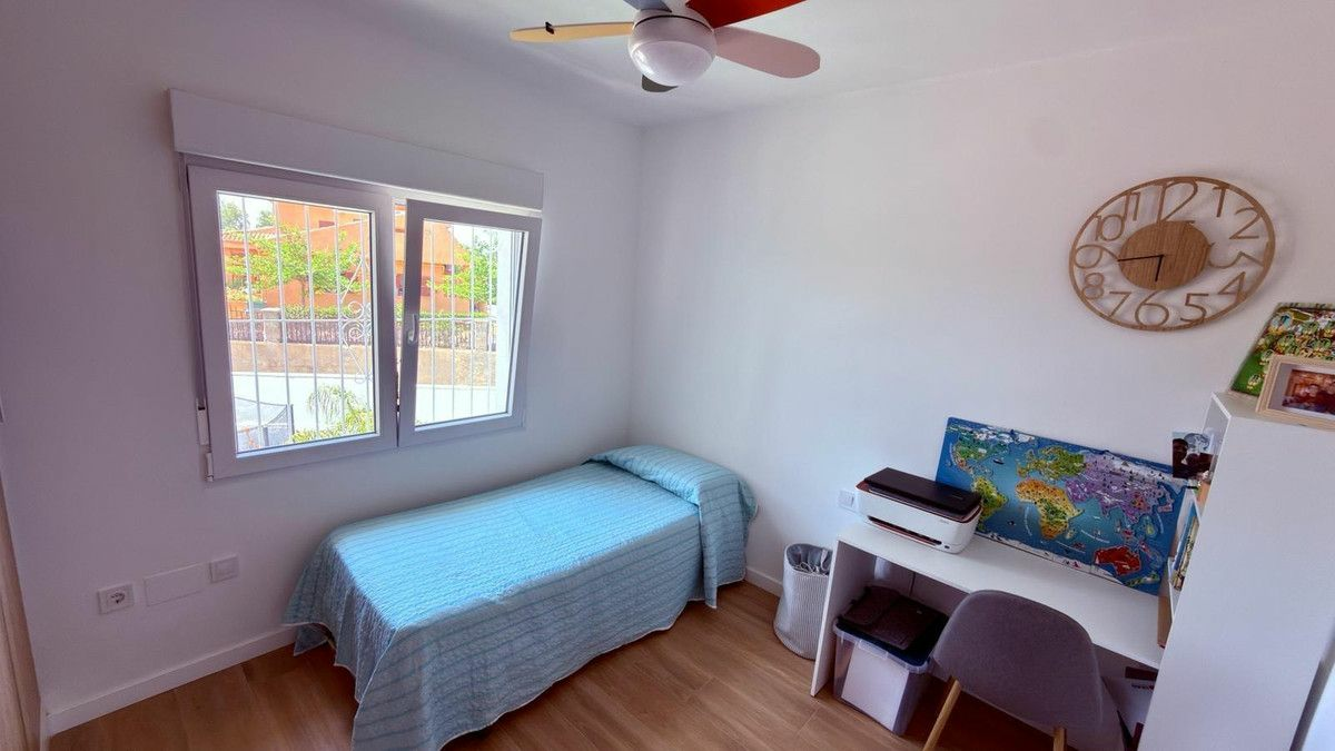 4-bedroom Villa In San Vicente Del Raspeig, Spain (168 M²)